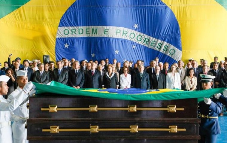 La presidenta Dilma Rousseff, la viuda de Goular y tres ex jefes de estado encabezaron el homenaje 
