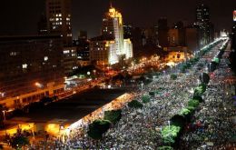 En junio/julio pasados más de un millón de brasileños se hicieron a las calles contra  la corrupción y pésimos servicios públicos