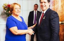 Los presidentes Bachelet  y Cartes en Santiago 