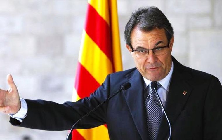 El anuncio lo hizo Artur Mas ante el parlamento de Cataluña en respuesta a una pregunta de una representante del PP 