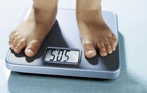 Brasileños aumentan medio kilo de peso corporal por persona por año, lo cual se describió como un 'desastre'