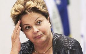 La presidenta carece del carisma de su promotor político Lula da Silva y la economía brasileña sigue a bajo ritmo 