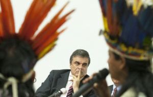 El ministro Cardoso se reunió con representantes de las tribus pero por lo visto no se llegó a ningún entendimiento.