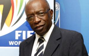 También habría sido beneficiado el ex-directivo de la FIFA Jack Warner, que era miembro del comité por Trinidad y Tobago.