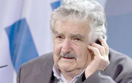 Durante la Guerra Fría, siempre había dos teléfonos operativos para que las superpotencias enfrentadas (EE.UU. y la URSS) entablaran diálogo, dijo Mujica 