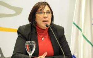 “Tenemos que acostumbrarnos a la idea de que van a aparecer nuevos casos sospechosos” dijo la ministra de Salud Pública uruguaya Susana Muniz.