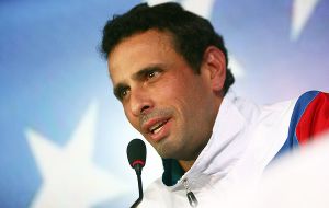 Henrique Capriles, uno de los líderes de la oposición y gobernador del estado de Miranda, tuvo una evaluación negativa de 46,4% y una positiva de 42,1%.