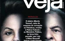 Veja insiste que Lula da Silva y Rousseff conocían el plan por el que Petrobras cobraba comisiones a constructoras para luego dividir el dinero con políticos