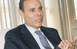 “El 80,1% del chavismo considera que el modelo económico va mal”, manifestó el analista de la Datanálisis, Luis Vicente León