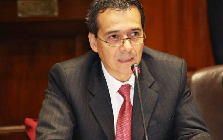 El ministro Segura indicó que Perú ya generó una gran fortaleza fiscal, y por tanto “el Impuesto a la Renta se reducirá para el 93% de trabajadores”.