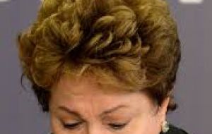 “Este informe contribuirá a que los fantasmas de un pasado muy doloroso y triste no se protejan en la sombra de la omisión”, dijo Dilma entre lágrimas
