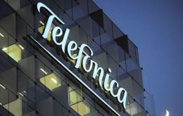 Telefónica tiene una participación de cerca del 14,8% en Telecom Italia, y tiene previsto usar parte de estas acciones para pagar la compra del operador brasileño GVT