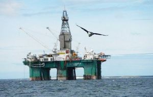 La garantía de protección marítima respalda la posibilidad de explotar el petróleo descubierto bajo las aguas territoriales de las islas Falklands