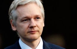 Assange hizo público esta semana un comunicado acusando a la fiscalía sueca. Agregó que “he estado detenido sin cargos durante 1.650 días”