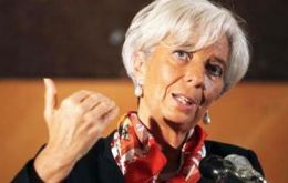 Según Lagarde, Grecia caería en incumplimiento el 1 de julio si no pagaba, pero un portavoz del FMI dijo la falta de un pago calificaría a Grecia “en atraso”.