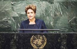  El aviso en cadena de radio y televisión nacional se lanzó luego que Rousseff afirmara en la ONU que defenderá la continuidad de la democracia