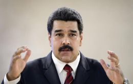 “Venezuela enfrenta un acoso permanente y la mala utilización, la manipulación del tema de los derechos humanos (...) para intentar aislar al país”, dijo Maduro