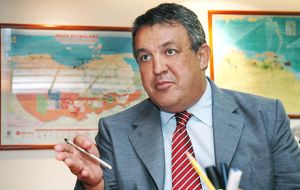 Petrocaribe ha sido atacado diciendo que Venezuela regala los recursos para lograr influencia política, y ”eso es una gran mentira”, dijo Eulogio del Pino
