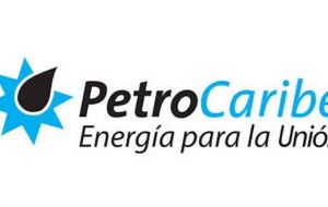 Existe el temor a que Venezuela no pueda mantener el programa de Petrocaribe por mucho tiempo debido a la caída del precio del crudo