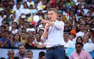 Desde Humahuaca, corazón de la Argentina pobre y mestiza en Jujuy, Macri intentó desprenderse de la imagen de empresario millonario y capitalino. 