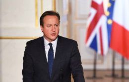En el Palacio del Elíseo Cameron sostuvo que la amenaza es “común” y que su país debe intervenir en Siria; adelantó que presentará el tema al Parlamento