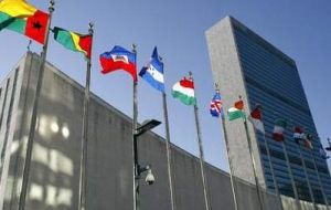 El comunicado también recuerda que 2015 marcó el 50º aniversario de la resolución 2065 de la Asamblea General de ONU, la primera referida a la Cuestión Malvinas