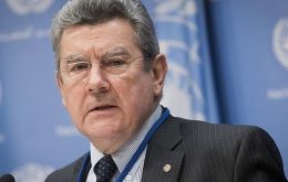 Uruguay está representado en  ONU por el embajador Elbio Rosselli, quien el 21 de diciembre presentó sus cartas credenciales ante el secretario general Ban Ki-moon. 