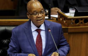 La oposición de izquierda impidió durante una hora la intervención anual de Zuma, antes el Congreso 