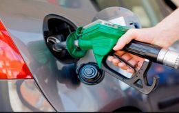 El aumento de la que era la gasolina más barata del mundo entrará en vigor el viernes y fue de 1.328,5% para la gasolina normal y de 6.085% para la súper. 