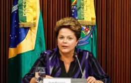 ”En el momento que vivimos, una vez más, es necesario que reiteremos la importancia de la tolerancia (...). Que no haya violencia” exhorto Rousseff