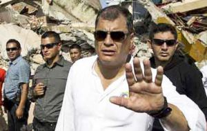 El presidente Rafael Correa, advirtió que la reconstrucción de esa zona llevará años y “costará centenas, probablemente miles de millones de dólares”.