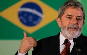 “Un cierto presidente... hizo alianzas con los partidos pequeños y, para ello, distribuyó posiciones y, en ciertos casos, dinero”, dijo en referencia a Lula da Silva