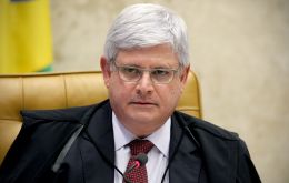El fiscal general Rodrigo Janot pidió a la corte suprema permiso para investigar a Rousseff, al ex presidente Lula da Silva y al abogado general del Estado