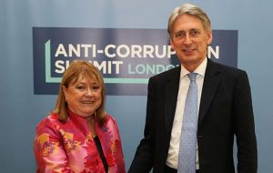 Malcorra y Hammond coincidieron en que el desacuerdo sobre la cuestión Malvinas “no debe obstaculizar el desarrollo de una agenda positiva más amplia”.