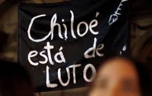 La deposición de las medidas de fuerza supone el levantamiento de bloqueos por semanas de  rutas que conectan el Chile continental con el archipiélago de Chiloé
