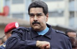 En tono burlesco Maduro afirmó que “si Uds. quieren debatir vengan para acá, Rajoy cobarde. Ven para Venezuela, hacemos el debate presidencial y participo yo” 