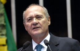 El diario O Globo informó que la fiscalía solicitó a la corte suprema encarcelar a Renan Calheiros, titular del Senado y primero en la línea de sucesión presidencial
