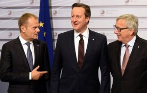 Los presidentes de la CE, Jean-Claude Juncker, y del Consejo Europeo, Donald Tusk, negaron la especie y apuntaron a la campaña contra UE en el Reino Unido.