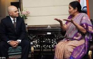 La ministra Sitharaman mantuvo conversaciones con su par británico Sajid Javid, para tratar su futuro comercial tras el “brexit”