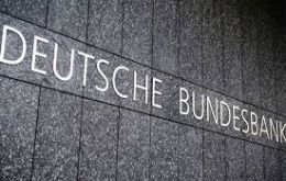  El Bundesbank informó que Alemania colocó “Bunds” por valor de 4.038 millones de Euros a una tasa de interés media del - 0.05%.