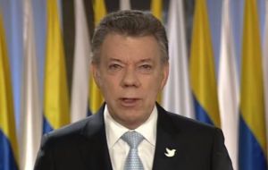  Santos se dirigió a los colombianos inmediatamente después que negociadores de  paz del Gobierno y las FARC, anunciaran oficialmente el acuerdo