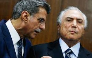 Temer ya fue obligado a destituir a dos ministros, Romero Jucá (Planificación) y Henrique Alves (Turismo), por igualmente figurar en el caso Petrobras 