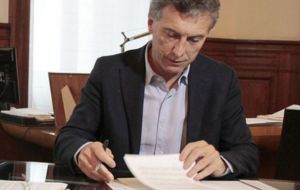  Macri firmó el decreto en Casa Rosada con motivo del Día Mundial del Turismo, que contó con la presencia de representantes de cámaras y operadores del sector.