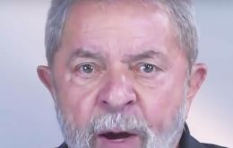 ”Ustedes no deben ser rehenes de la prensa, porque es poco inteligente alguien decir que para condenar a otra persona necesita de la prensa”, declaró Lula