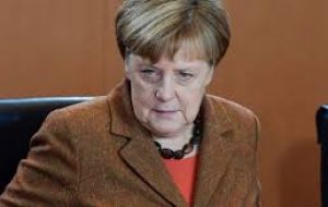 El documento“Es hora de reformas” entregado a Merkel pide posibilitar una flexibilidad de salarios y precios, así como una mayor movilidad laboral.