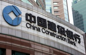 En 2015 China y Chile firmaron diez acuerdos de cooperación económica y científica y en junio, el China Construction Bank Corporation, aterrizó en Santiago 
