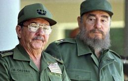 La información fue confirmada a través de la televisión estatal por su hermano Raúl Castro. 