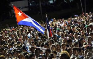 Miles de personas asistieron a la Plaza de la Revolución “Antonio Maceo” de Santiago de Cuba al último acto masivo para despedir a Fidel Castro