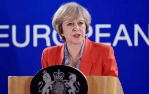 La Primera Ministra Theresa May, ha prometido activar el artículo 50 del Tratado de Lisboa, que inicia un periodo formal de negociaciones sobre la retirada de la UE.