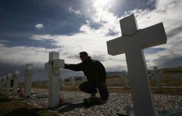 La Policía Real de Falklands solicita que quienes hayan visitado el cementerio durante los meses de diciembre/enero se pongan en contacto